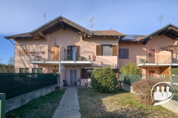Villetta A Schiera Montanaro