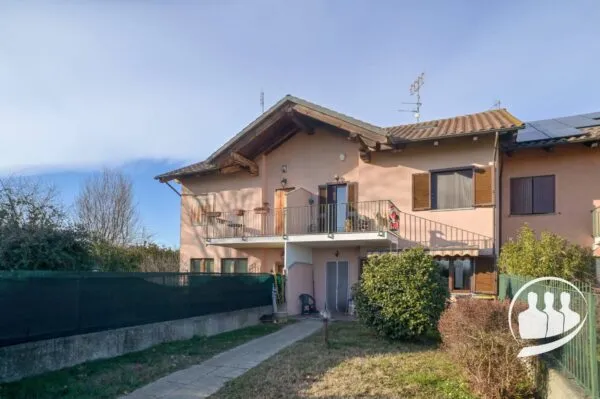 Villetta A Schiera Montanaro