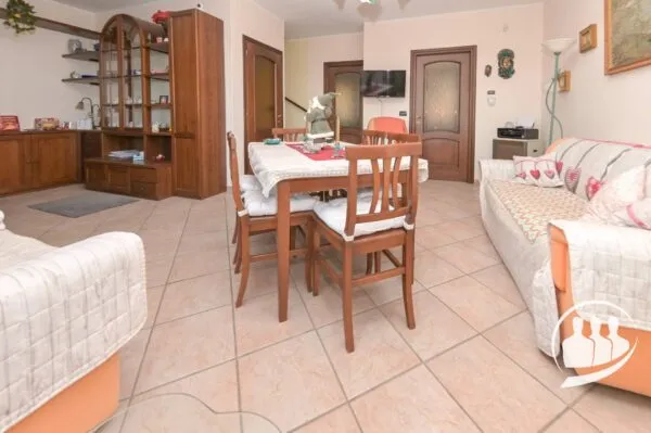 Villetta A Schiera Montanaro