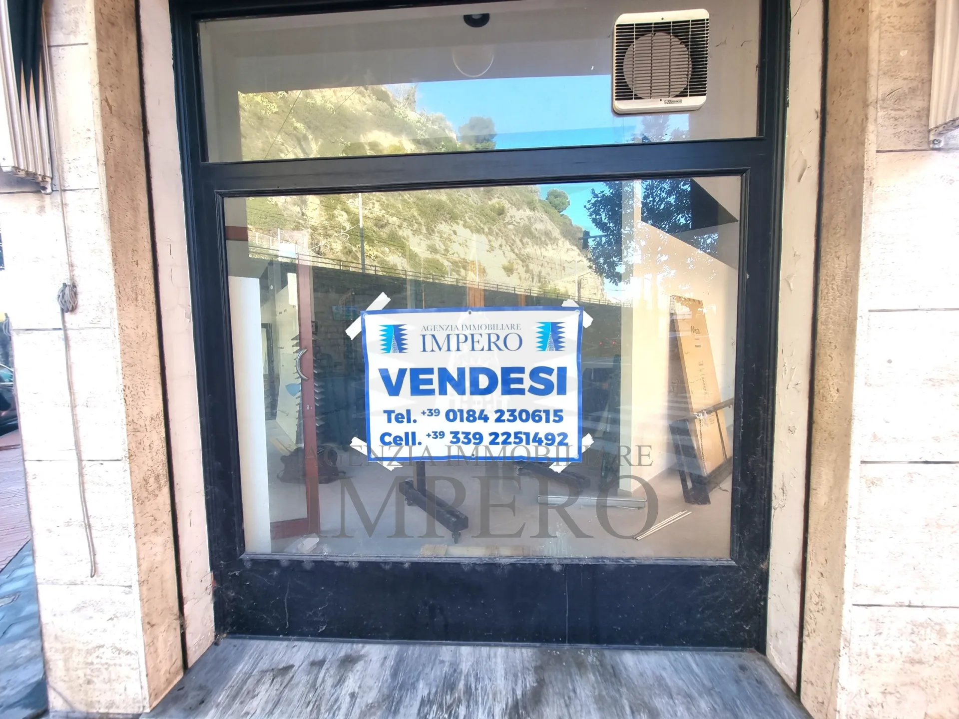 Immagine per Locale commerciale in vendita a Ventimiglia via Dante Alighieri
