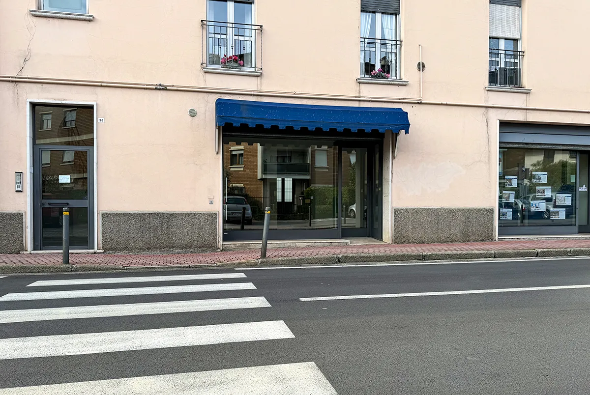 Immagine per Locale commerciale in affitto a Brescia via San Zeno 32
