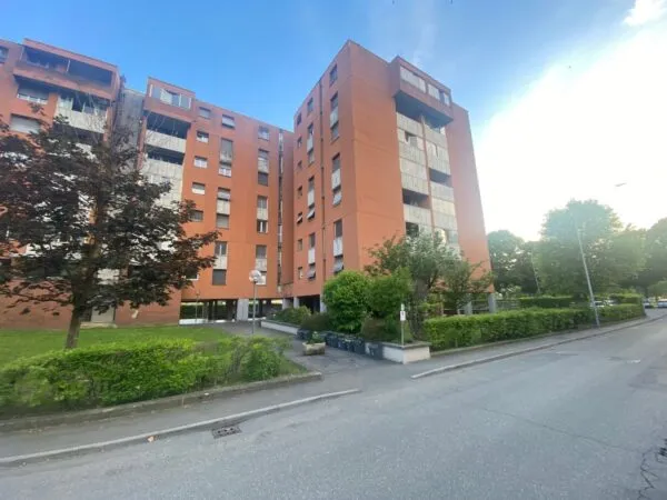 Trilocale piazza Le Chaplin 19, Parma