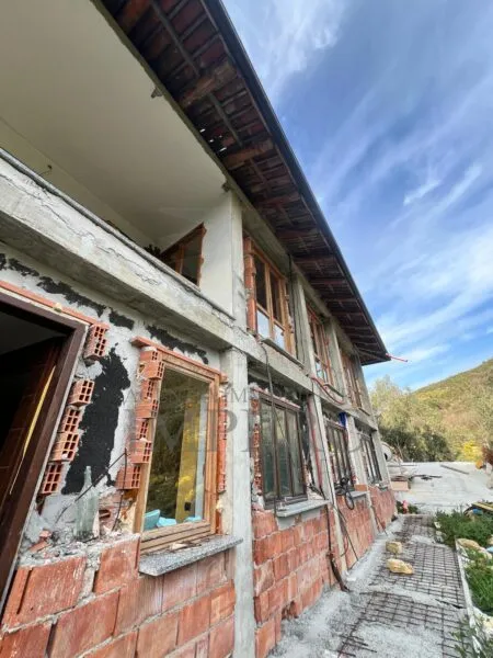 Villa Trifamiliare strada Gardiora, Bordighera