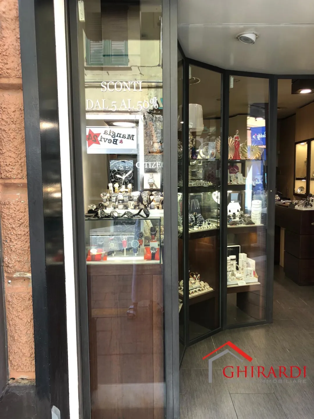 Immagine per Locale commerciale in affitto a Genova via Sestri 38R-40R