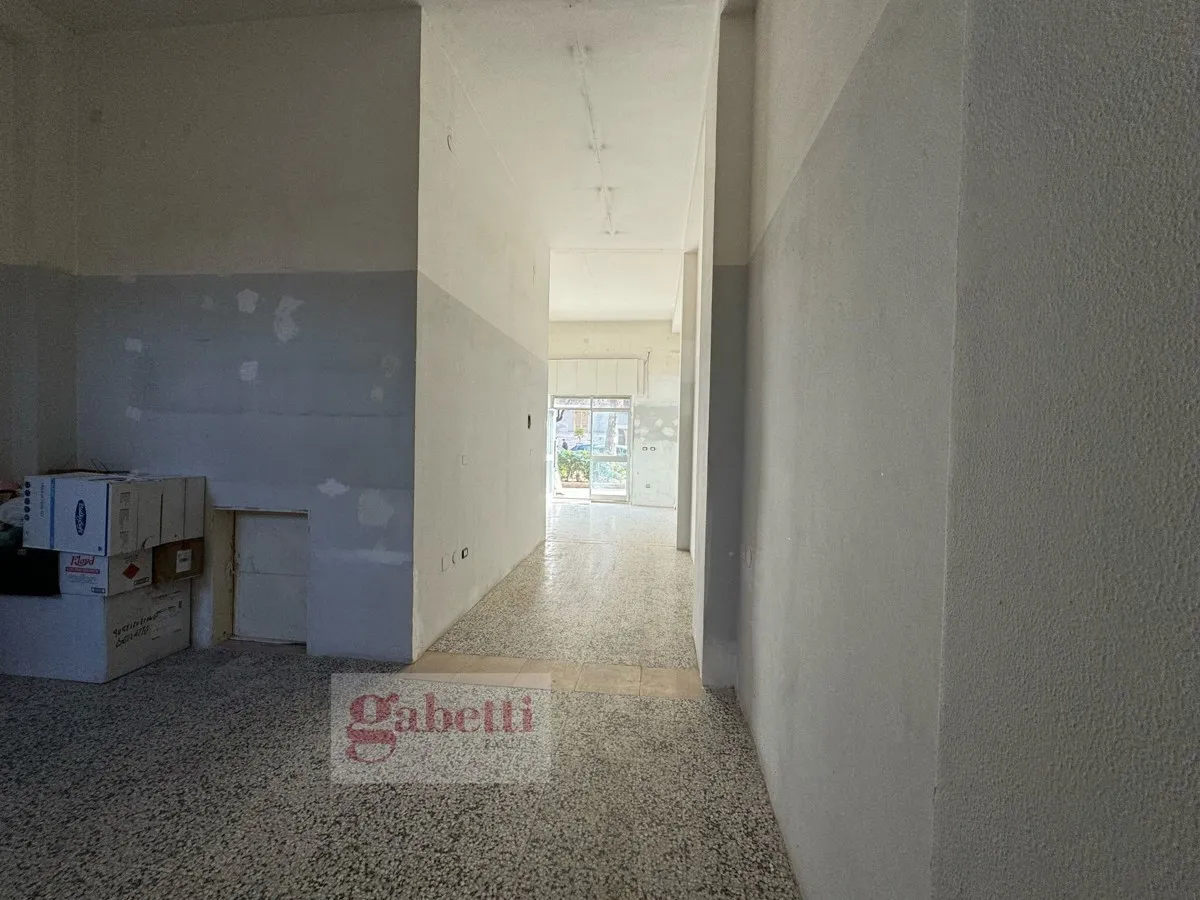 Immagine per Negozio in vendita a Barletta via Vitrani