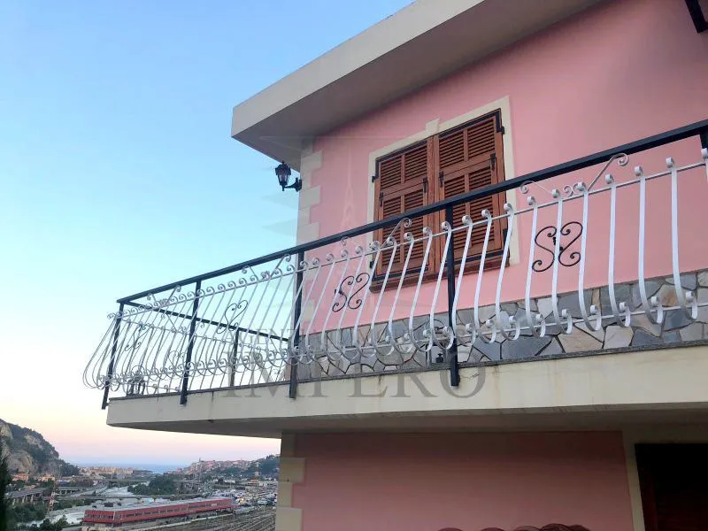 Immagine per Villa bifamiliare in vendita a Ventimiglia via Gallardi 122
