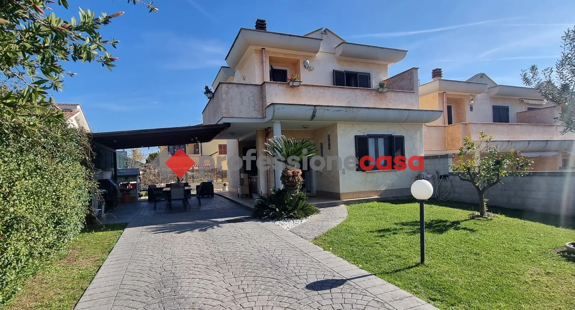 Immagine per Villa trifamiliare in vendita a Pomezia via Del Gelsomino 4
