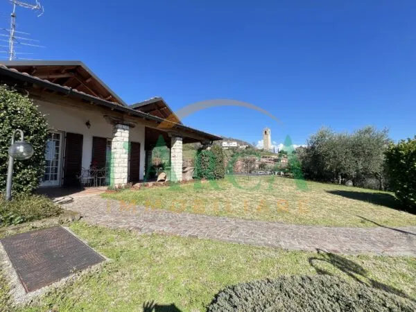Villa via Provinciale 27, Adro