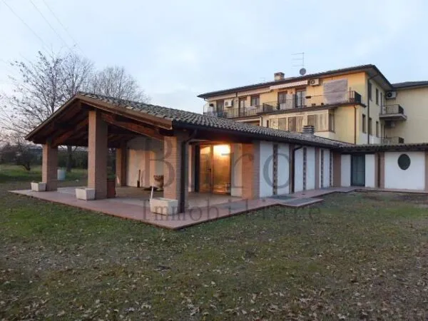 Locale Commerciale 29, Parma