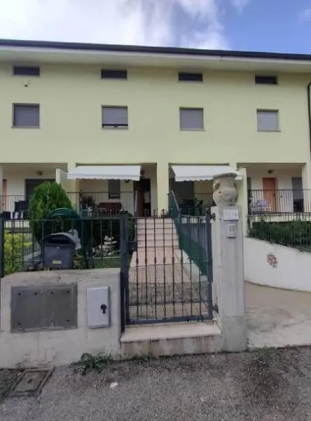Villetta A Schiera Campli