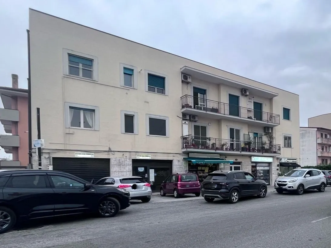 Immagine per Locale commerciale in affitto a Catanzaro viale Crotone 146
