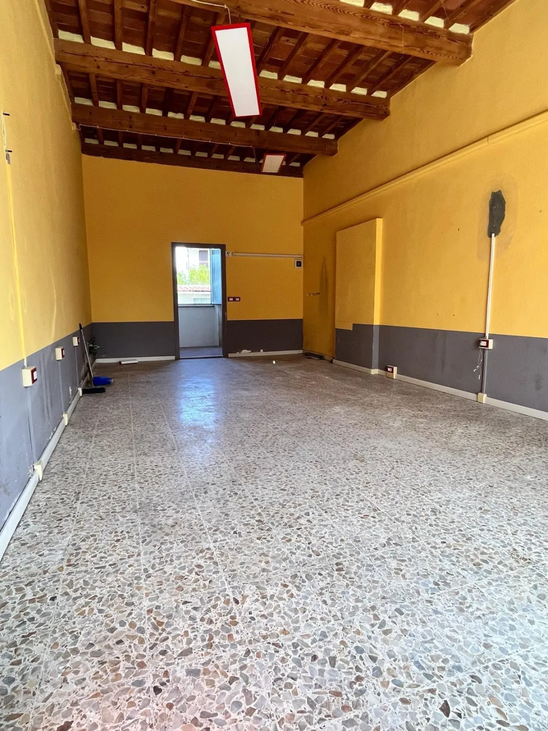 Immagine per Locale commerciale in affitto a Lucca
