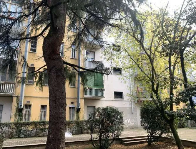 Immagine per Stabile - Palazzo in asta a Milano via Abbiati 4