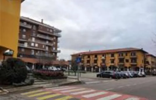 Immagine per Stabile - Palazzo in asta a Parabiago piazza Volontari Del Sangue 15