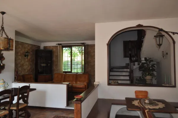 Villa via Provinciale Pellegrino, Varano De' Melegari