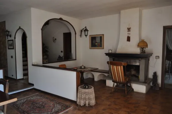 Villa via Provinciale Pellegrino, Varano De' Melegari