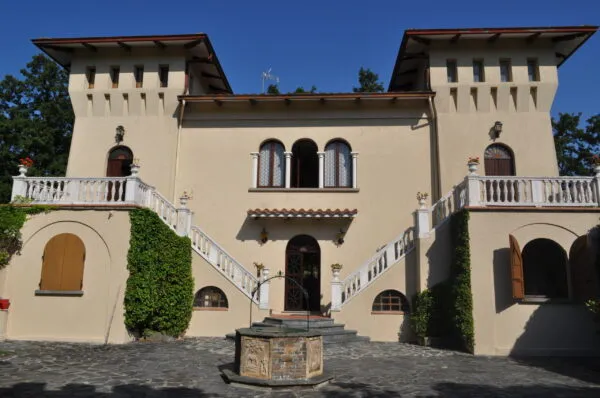 Villa via Provinciale Pellegrino, Varano De' Melegari