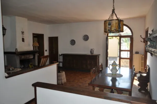 Villa via Provinciale Pellegrino, Varano De' Melegari