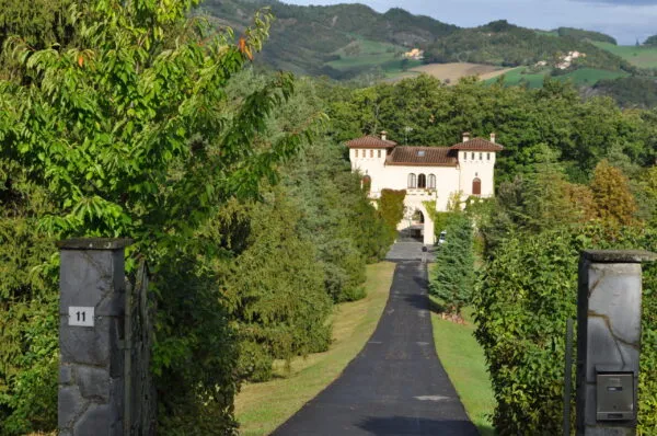 Villa via Provinciale Pellegrino, Varano De' Melegari