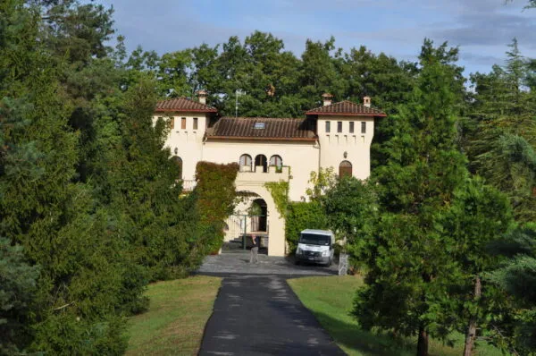 Villa via Provinciale Pellegrino, Varano De' Melegari