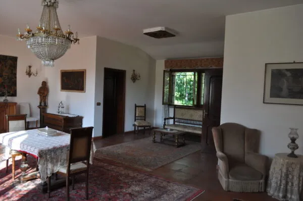 Villa via Provinciale Pellegrino, Varano De' Melegari