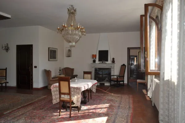 Villa via Provinciale Pellegrino, Varano De' Melegari