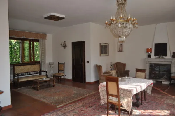 Villa via Provinciale Pellegrino, Varano De' Melegari