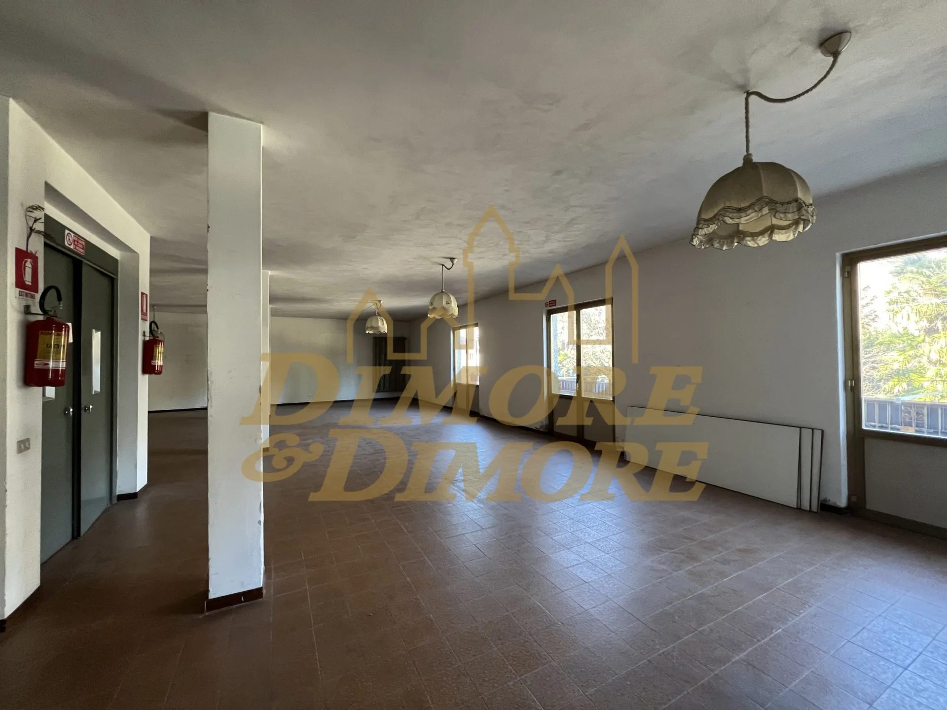 Immagine per Locale commerciale in vendita a Cuveglio via Battaglia San Martino 72