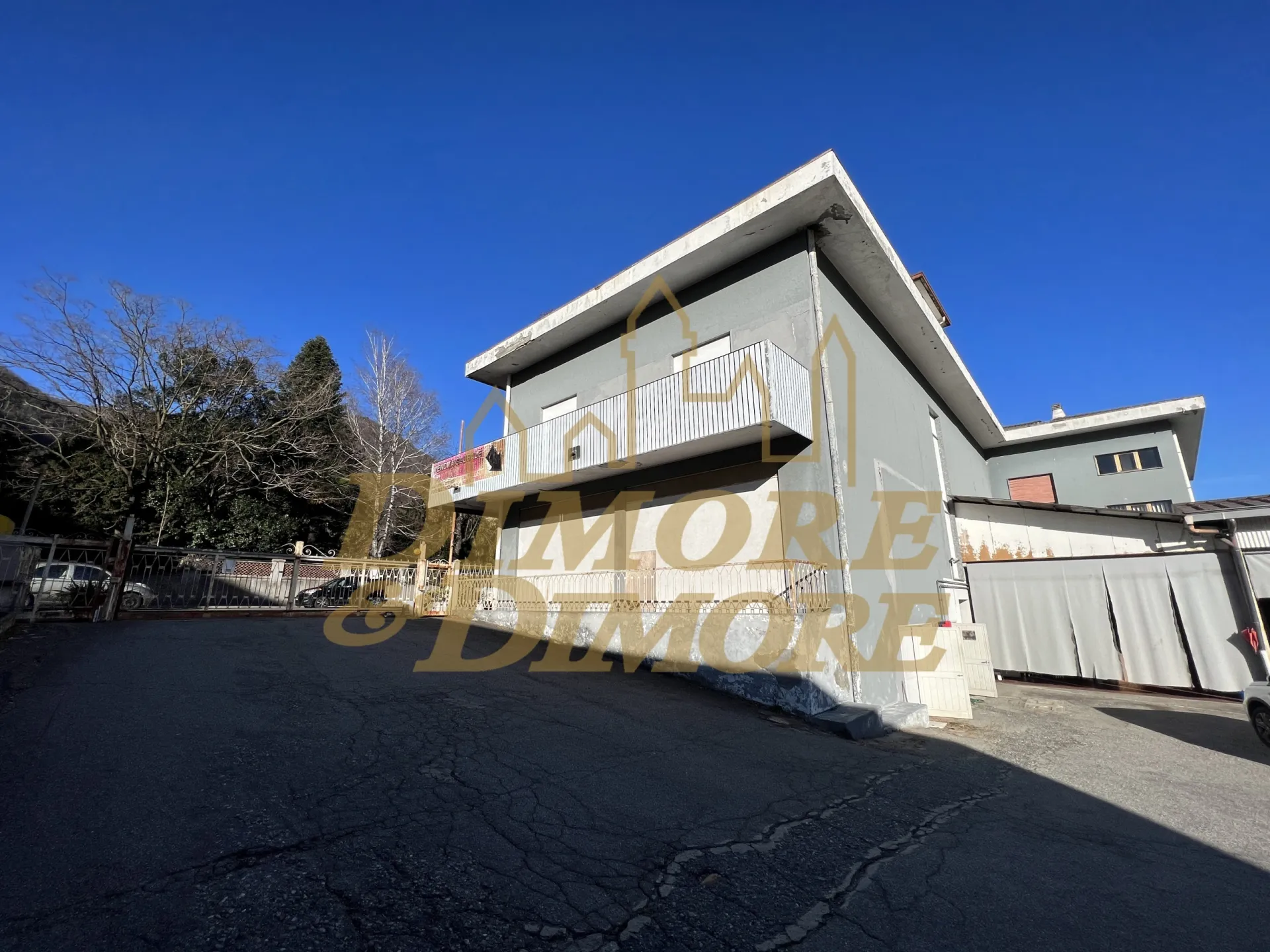 Immagine per Locale commerciale in vendita a Cuveglio via Battaglia San Martino 72