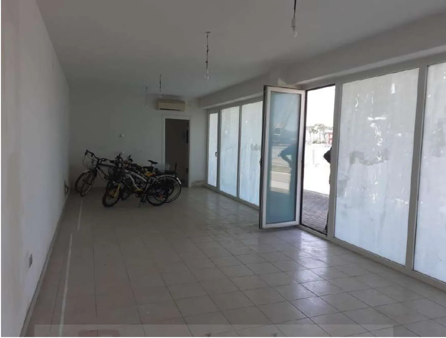 Immagine per Locale commerciale in vendita a Ravenna via Cesare Abba