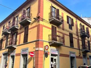 Immagine per Locale Commerciale in Vendita a Torino Via Sesia