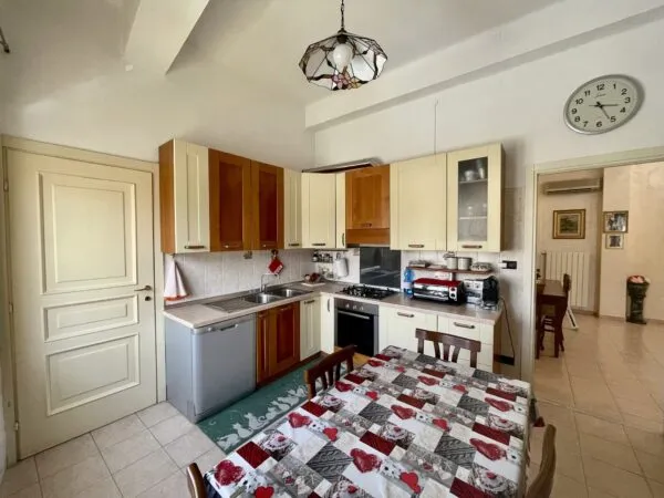Quadrilocale viale Delle Palme, Taggia