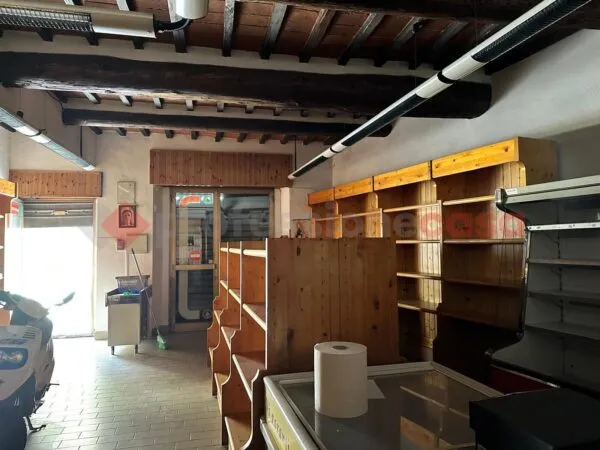 Negozio via Garibaldi, Arezzo