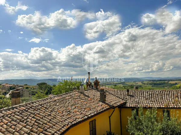 Trilocale via Vocabolo Santi Deu, Todi