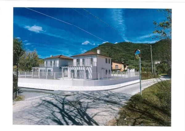 Villa Bifamiliare via Isola, Luni