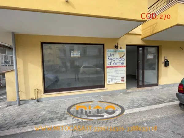 Locale Commerciale via Telese Terme, Telese Terme