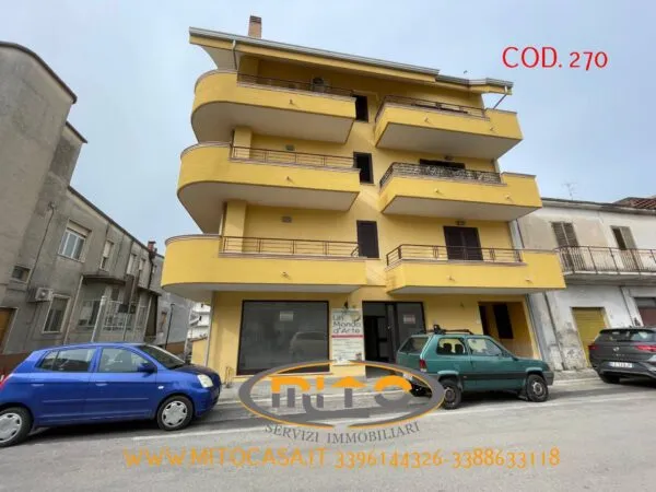 Locale Commerciale via Telese Terme, Telese Terme