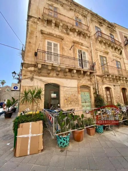 Locale Commerciale via Della Giudecca, Siracusa