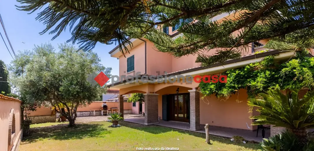 Immagine per Villa bifamiliare in vendita a Pomezia via Pontassieve 10