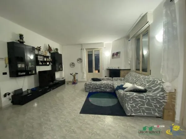 Trilocale via Corridoni, Medesano