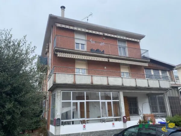 Trilocale via Corridoni, Medesano