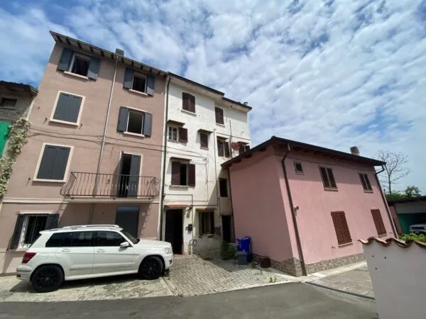 Terratetto via Nando Pesci 32, Medesano