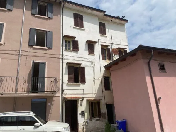 Terratetto via Nando Pesci 32, Medesano