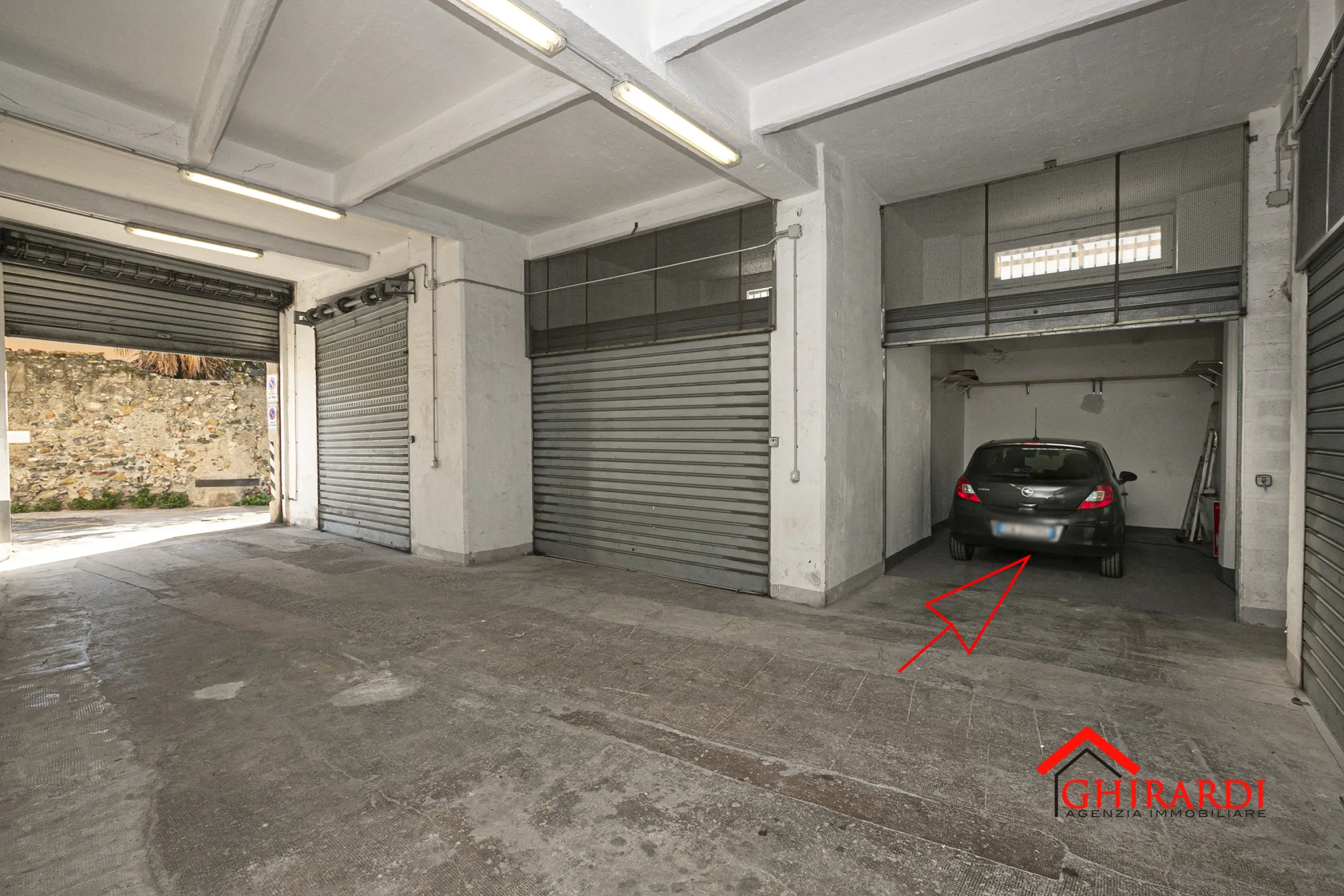 Immagine per Garage in vendita a Genova via Vico Chiuso Priano 7R