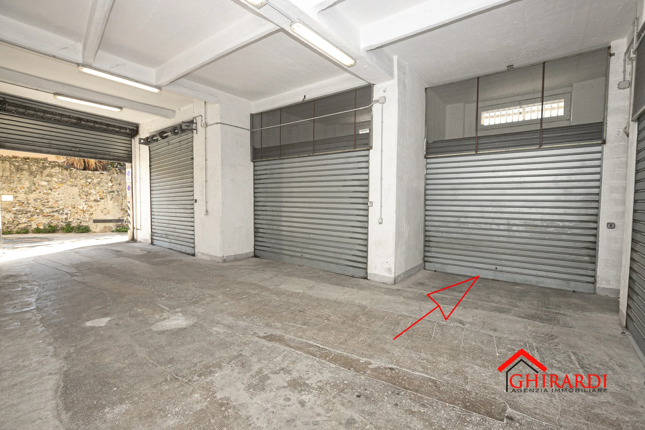 Immagine per Garage in vendita a Genova via Vico Chiuso Priano 7R