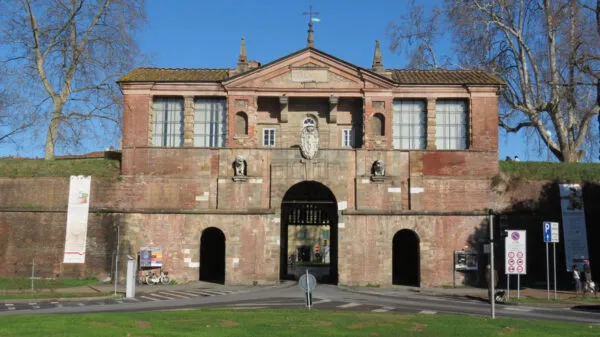 Locale Commerciale piazza Napoleone, Centro Storico, Lucca