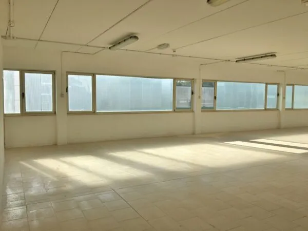 Magazzino via Dei Metalmeccanici, Camaiore