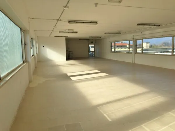 Magazzino via Dei Metalmeccanici, Camaiore