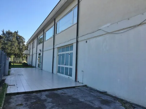 Magazzino via Dei Metalmeccanici, Camaiore