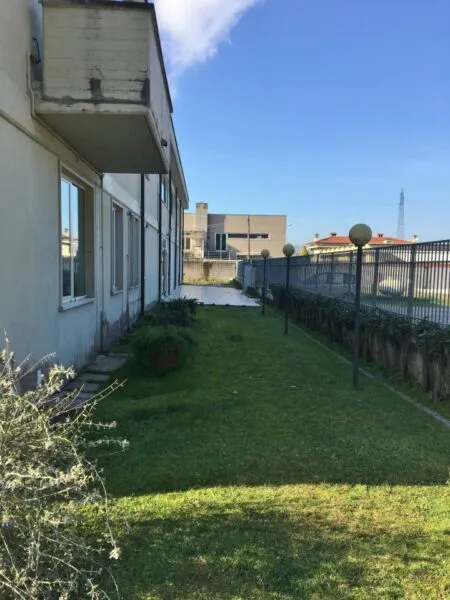Magazzino via Dei Metalmeccanici, Camaiore